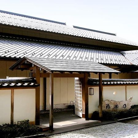 Menard Aoyama Resort: Wafukan Utatsukasa Iga Bagian luar foto