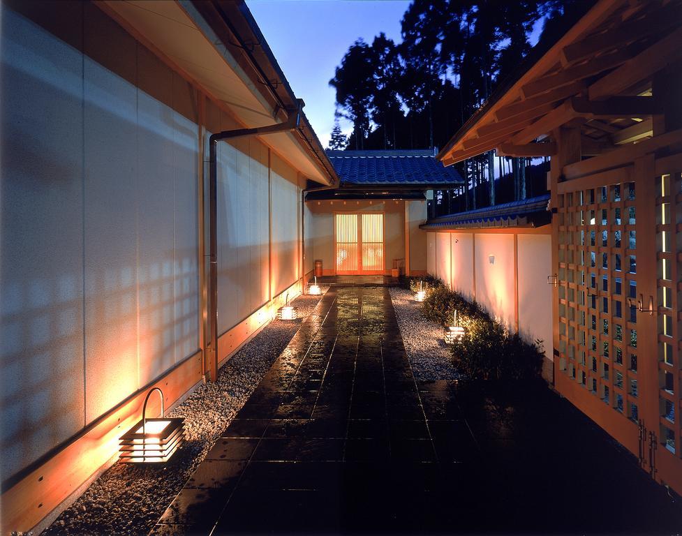 Menard Aoyama Resort: Wafukan Utatsukasa Iga Bagian luar foto